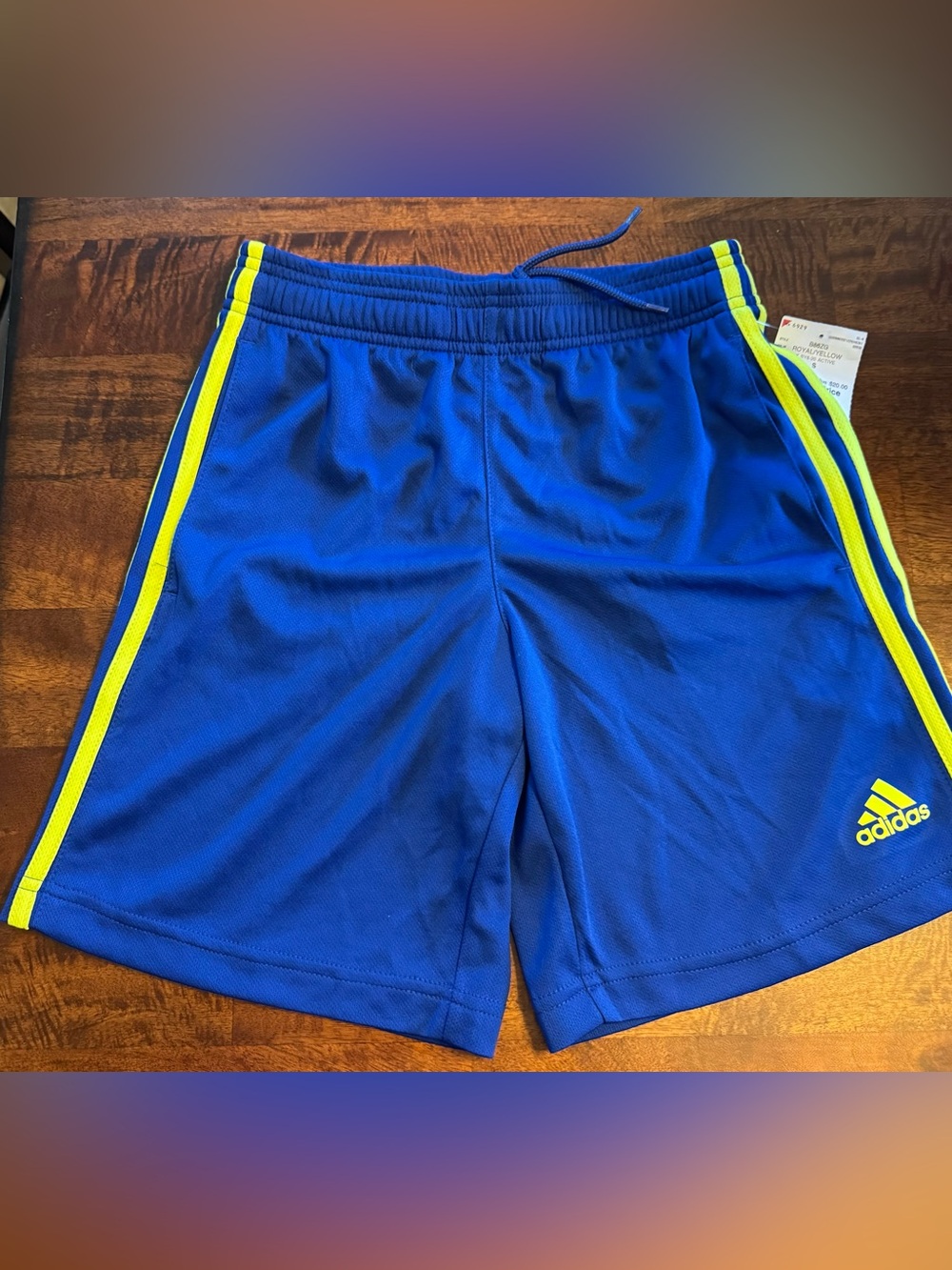 💙 Adidas Boys Athletic Shorts 💛
Size Small (8)